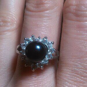 Black Color Shell Pearl and White Austrian Crystal Heart Ring (Size 10)